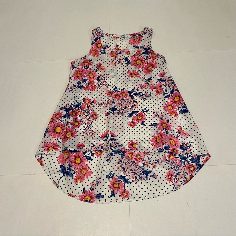 ⭐️ MOD no sleeves floral top size medium
